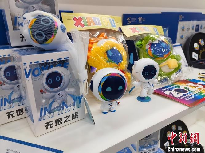 融合了博览会logo彩色图形,鼠标指尖,电脑显示器,大运河,互联网文化